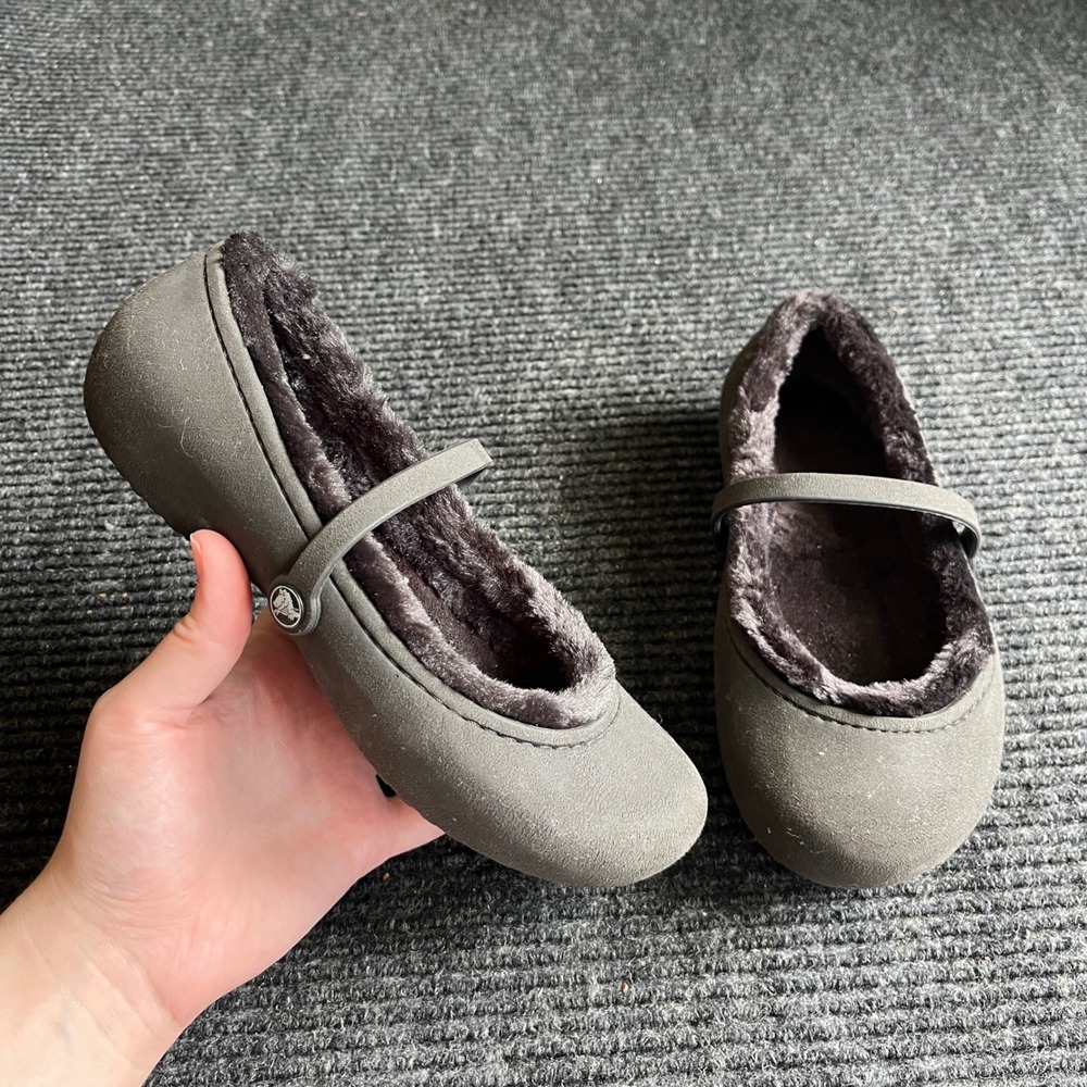 CROCS Kids Mary Jane Faux-Fur Lined Sandals in Charcoal Gray